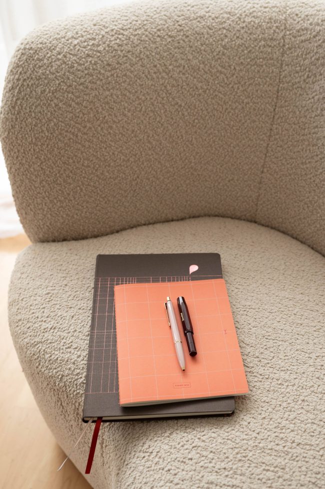Linen notebook A4 -  Grey with Pink Foil - Image 2