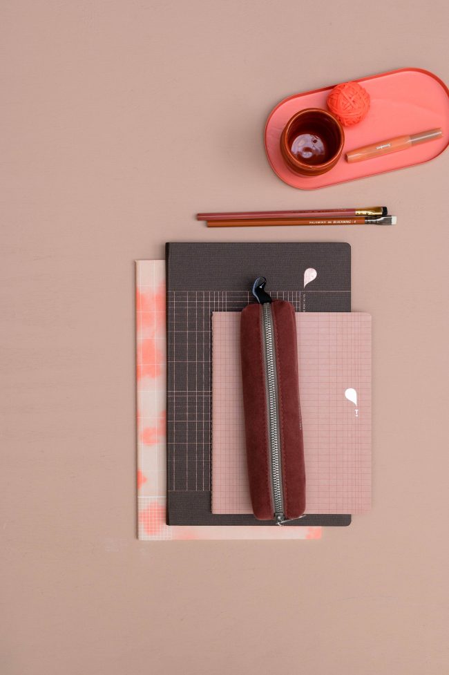 Linen notebook A4 -  Grey with Pink Foil - Image 5